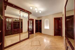 Апартаменты DESERT ROSE Киев Апартаменты с 3 спальнями-1